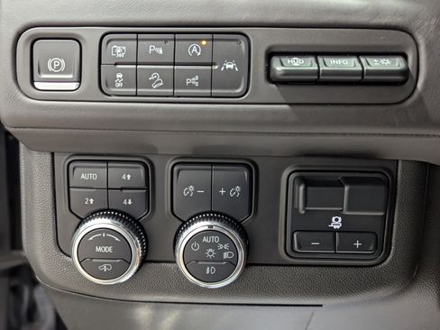 Used 2023 GMC Yukon Denali Ultimate image 18