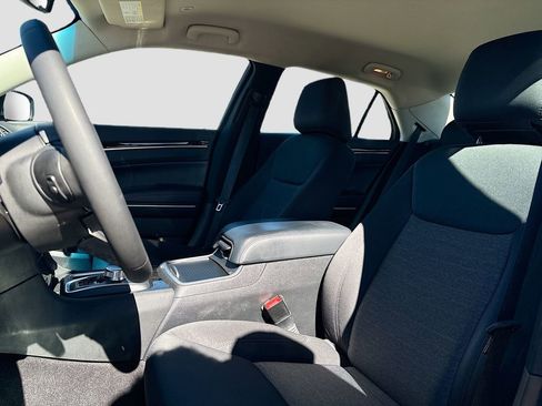 Used 2023 Chrysler 300 Touring w/ Sport Appearance Package image 19