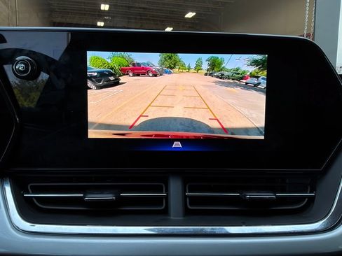 Used 2025 Chevrolet Trax LT FWD image 29