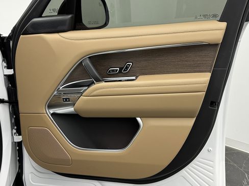 Used 2025 Land Rover Range Rover Long Wheelbase SE image 44