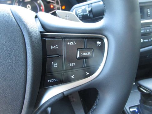 Used 2025 Lexus ES 350 w/ Premium Package FWD image 32