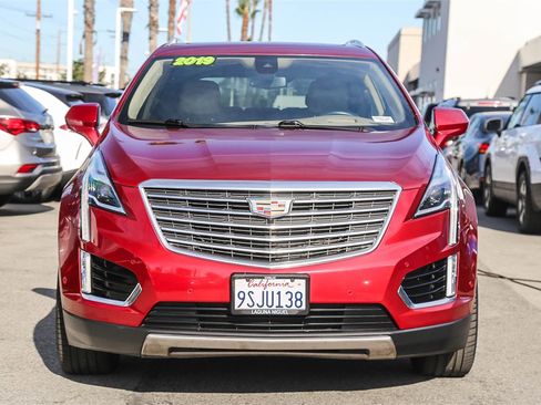 Used 2019 Cadillac XT5 Platinum image 2
