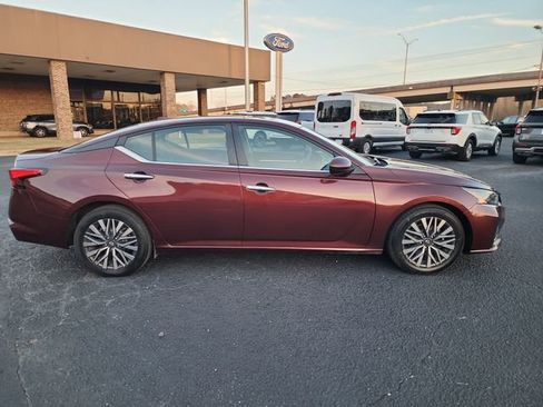 Used 2023 Nissan Altima 2.5 SV image 6
