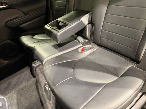 Certified 2022 Toyota Highlander XLE image 21