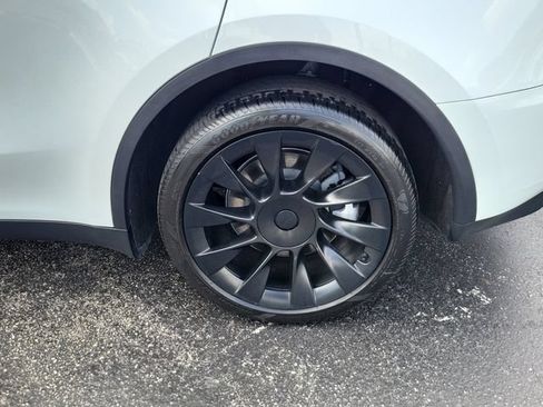 Used 2025 Tesla Model Y Long Range RWD image 8