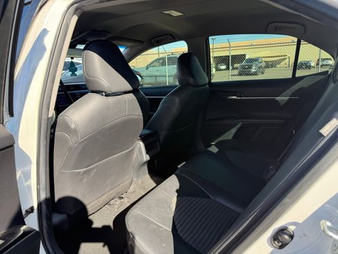 Used 2018 Toyota Camry SE image 11
