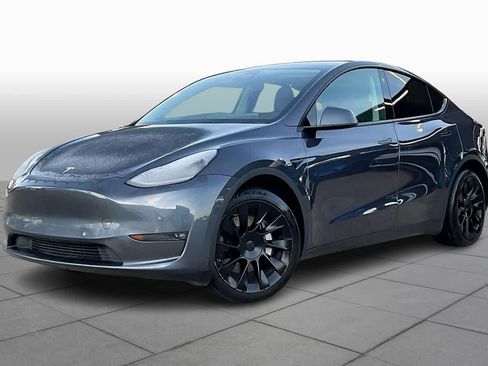 Used 2022 Tesla Model Y Long Range image 3