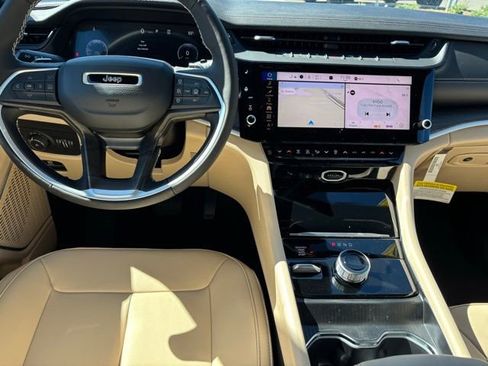 New 2026 Jeep Grand Cherokee Limited AWD/4WD image 17