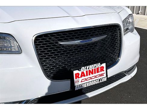 Used 2021 Chrysler 300 Touring L image 29