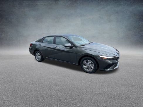 Certified 2025 Hyundai Elantra SE FWD image 28