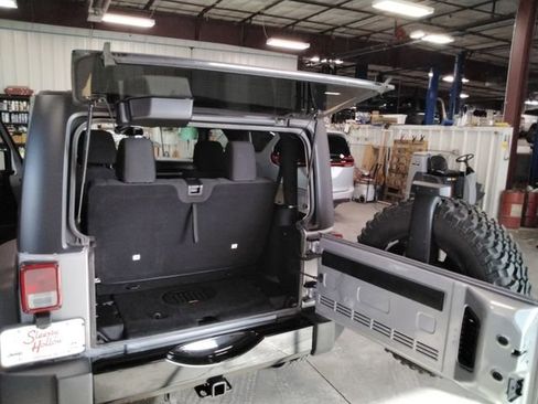 Used 2018 Jeep Wrangler Sport image 11