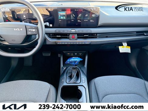 New 2025 Kia K4 LXS image 18