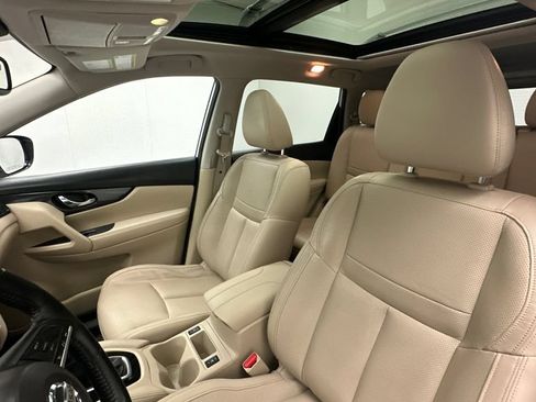 Used 2017 Nissan Rogue SL w/ SL Premium Package AWD/4WD image 9