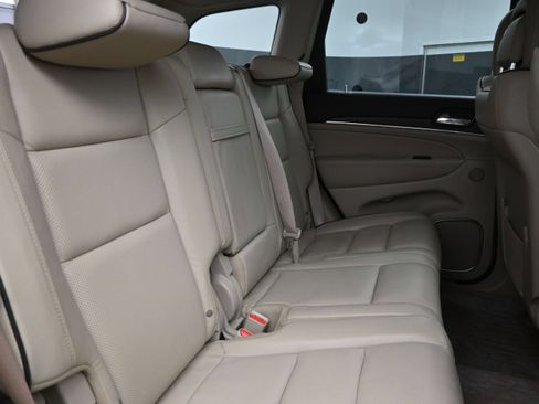 Used 2020 Jeep Grand Cherokee Overland AWD/4WD image 25