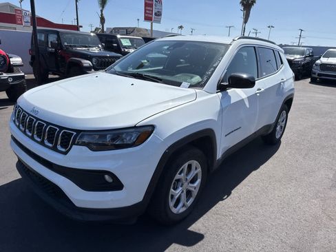 Used 2024 Jeep Compass Latitude AWD/4WD image 21