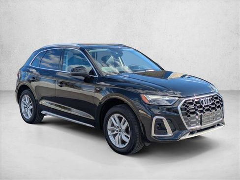 Used 2022 Audi Q5 2.0T Premium w/ Convenience Package image 3