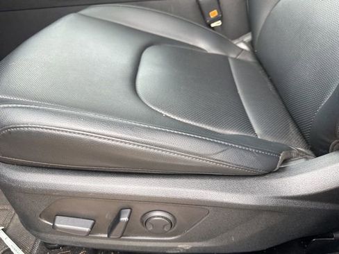 Used 2025 Kia Sportage EX image 12