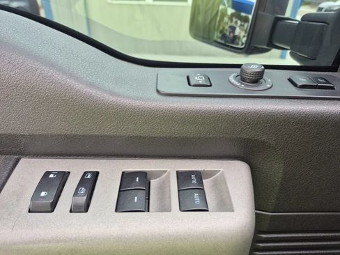 Used 2016 Ford F250 Lariat w/ Lariat Ultimate Package AWD/4WD image 18