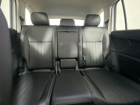 Used 2024 Volkswagen Tiguan SE AWD/4WD image 32