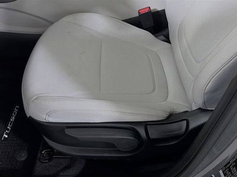 Used 2025 Hyundai Tucson SE FWD image 18