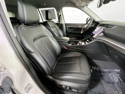 Used 2023 Jeep Grand Cherokee Limited AWD/4WD image 28