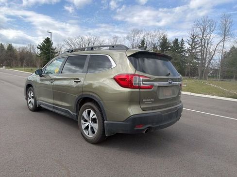 Used 2023 Subaru Ascent Premium image 3