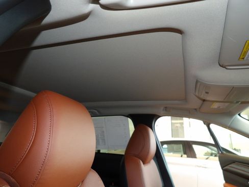 Certified 2025 MAZDA CX-50 Meridian Edition w/ Weather Package image 15