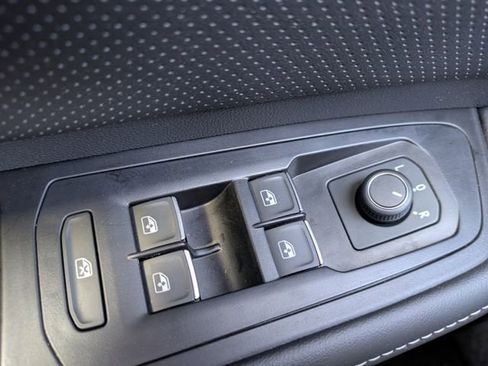 Certified 2025 Volkswagen Atlas SE w/ Black Wheel Package image 43