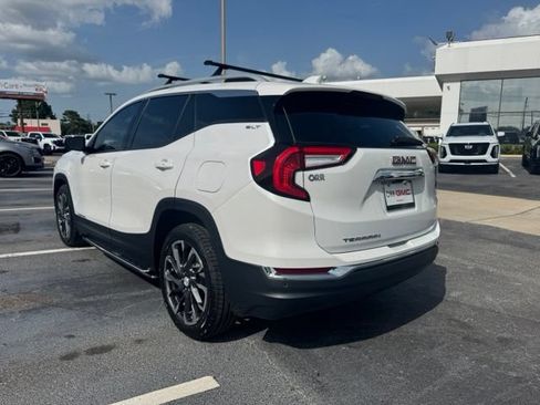 Used 2022 GMC Terrain SLT w/ Infotainment Package II FWD image 5