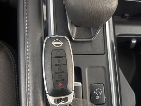 Used 2024 Nissan Pathfinder SL AWD/4WD image 3