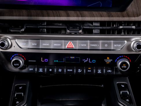 Used 2023 Kia Telluride EX w/ EX Captain's Chair Package FWD image 31