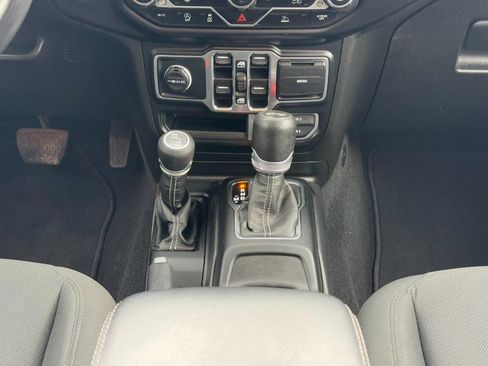 Used 2021 Jeep Wrangler Unlimited Sahara w/ Uconnect 4C Nav & Sound Group image 14