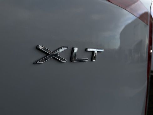 Used 2016 Ford Transit 150 XLT image 9