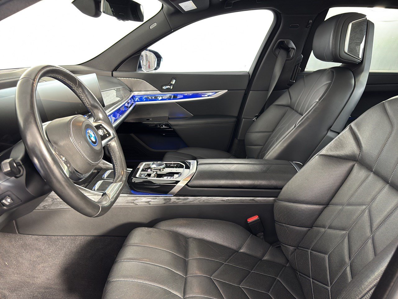 Used 2023 BMW i7 xDrive60 AWD/4WD image 5