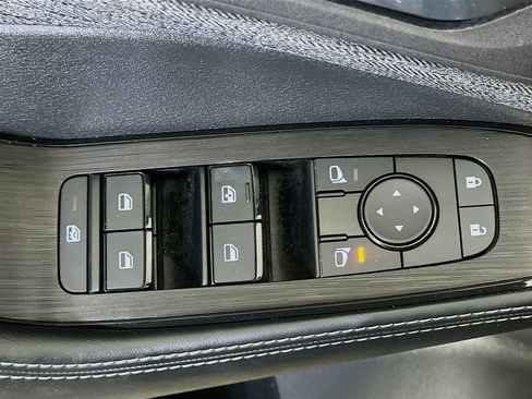 Used 2023 Nissan Rogue SV image 15