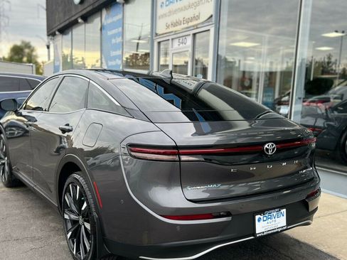 Used 2024 Toyota Crown Platinum image 3