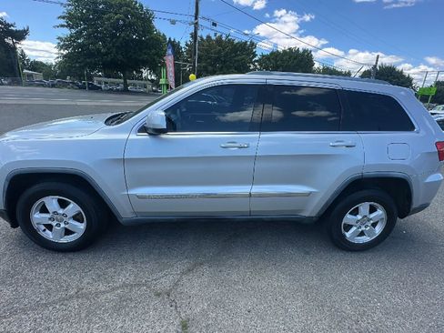 Used 2011 Jeep Grand Cherokee Laredo image 6