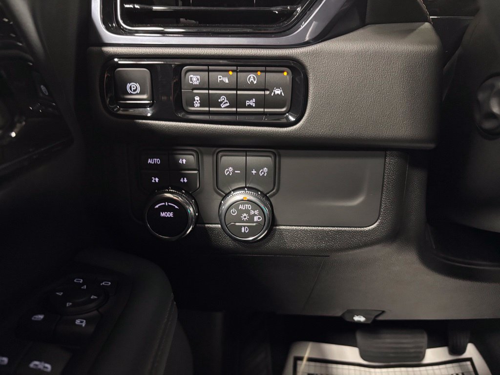 Used 2026 GMC Yukon XL AT4 AWD/4WD image 16