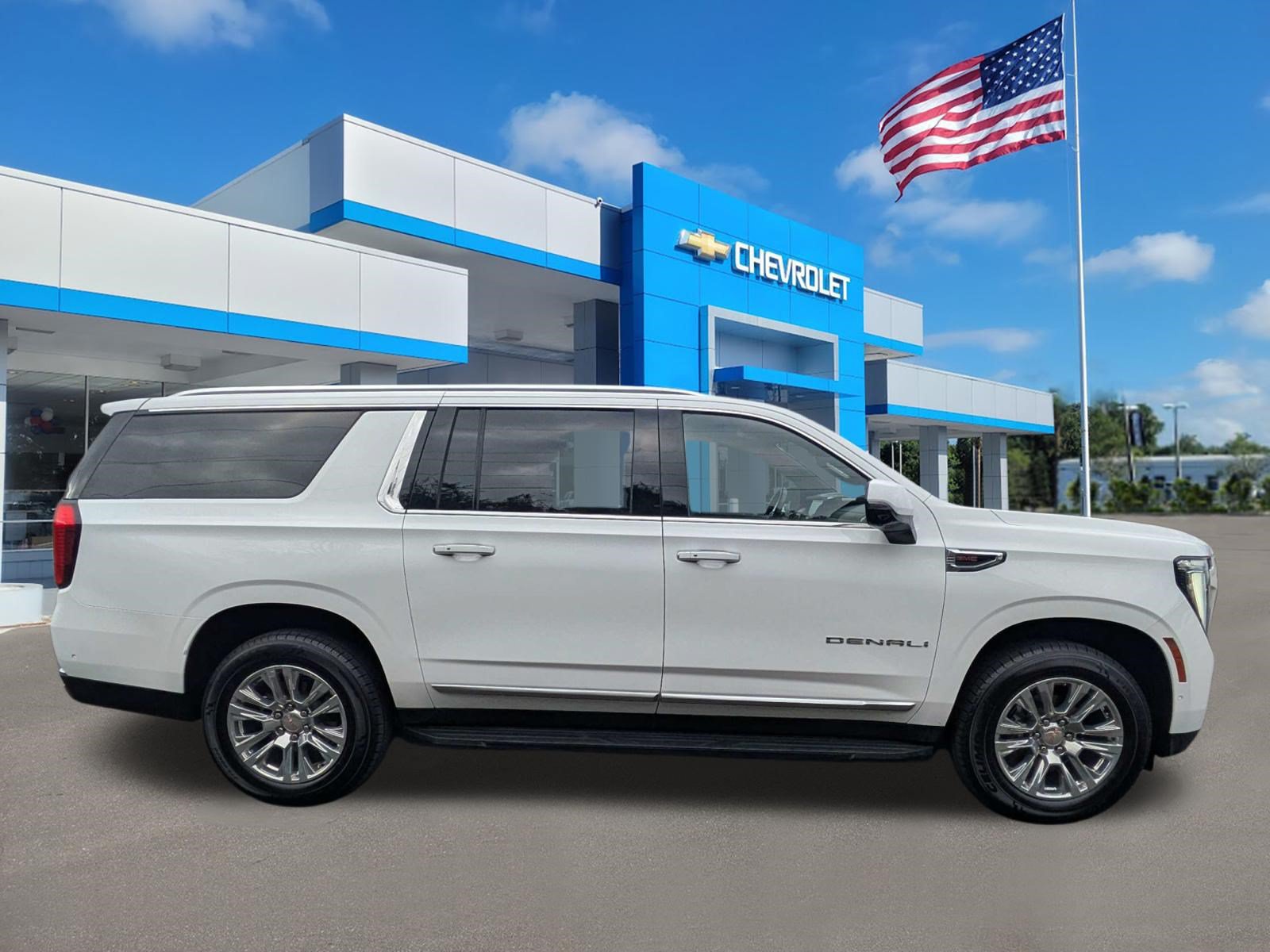 Used 2025 GMC Yukon XL Denali AWD/4WD image 2