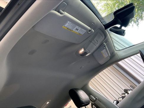 Used 2023 Chrysler Pacifica Touring-L FWD image 13