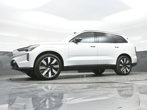 New 2025 Volvo EX90 Plus image 11