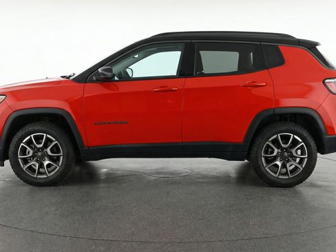 Used 2025 Jeep Compass Trailhawk AWD/4WD image 5