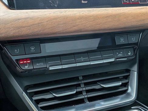 Used 2024 Audi e-tron GT Premium Plus image 16