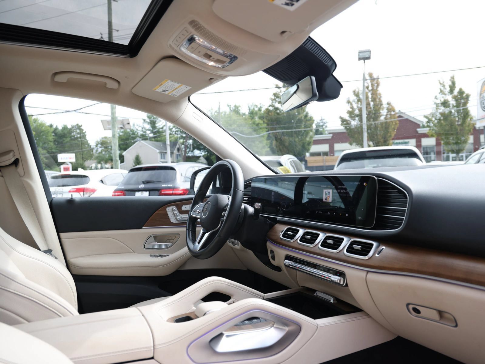 Used 2022 Mercedes-Benz GLE 350 4MATIC w/ AMG Line Exterior image 18