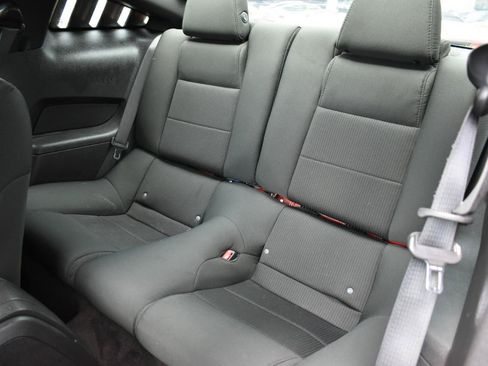 Used 2011 Ford Mustang GT RWD image 17