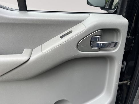 Used 2020 Nissan Frontier SV AWD/4WD image 12