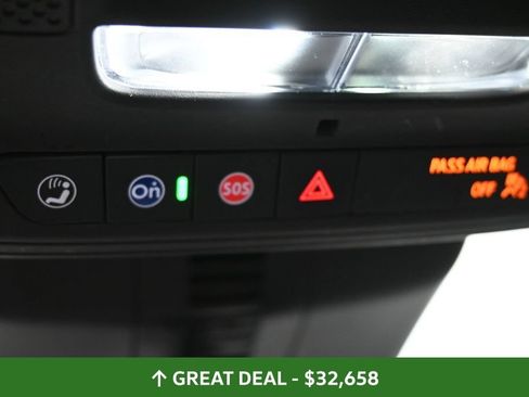 Used 2024 Chevrolet Traverse LT FWD image 37