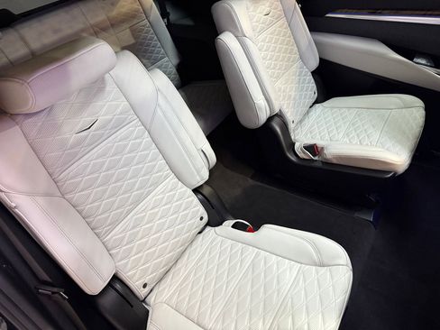 Certified 2025 Cadillac Escalade Sport Platinum w/ LPO, ONYX Package image 60