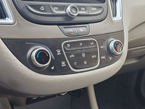 Used 2020 Chevrolet Malibu LT image 32