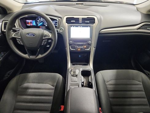 Used 2017 Ford Fusion SE w/ Fusion SE Technology Package FWD image 8